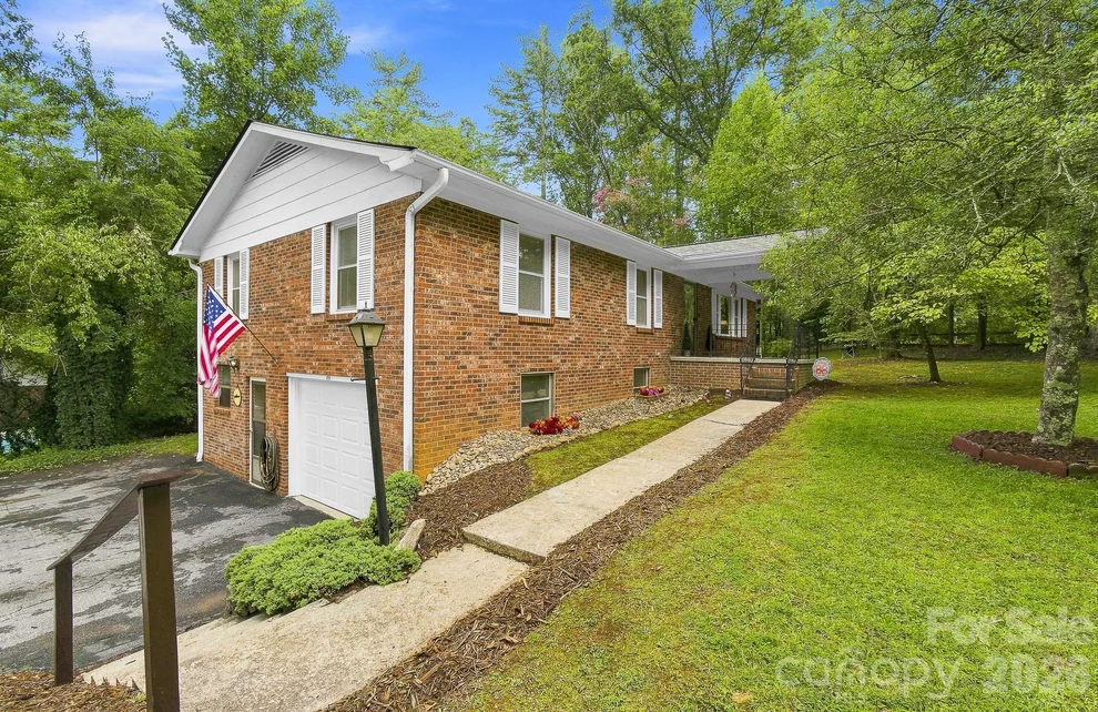 Unit for sale at 108 Arthur Lane, Hendersonville, NC 28791