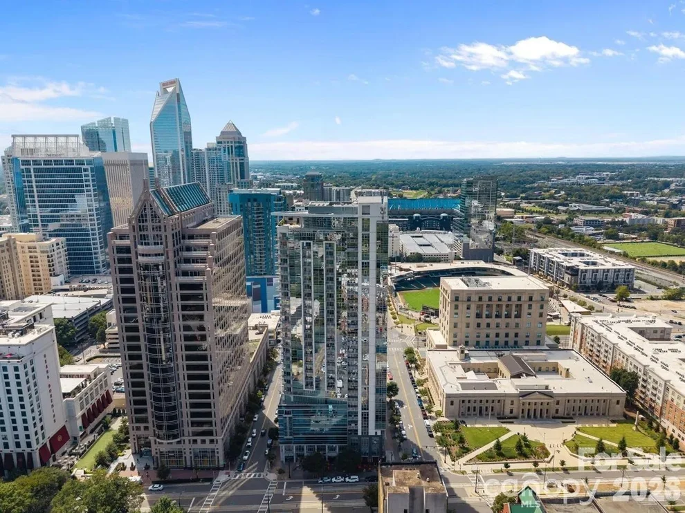 Unit for sale at 333 W Trade Street, Charlotte, NC 28202