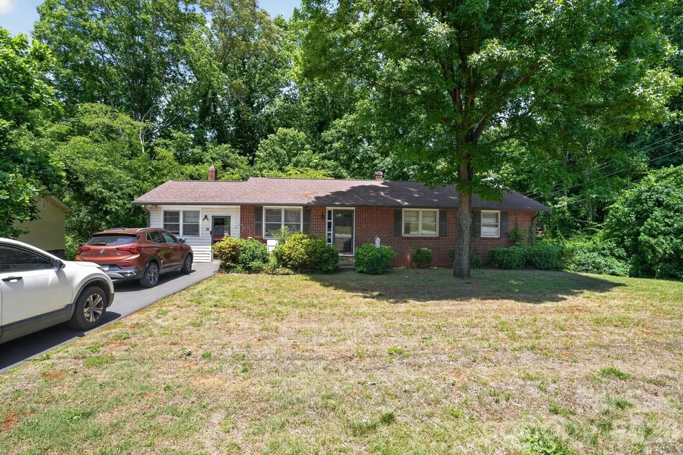 Unit for sale at 2291 19th Avenue NE, Hickory, NC 28601