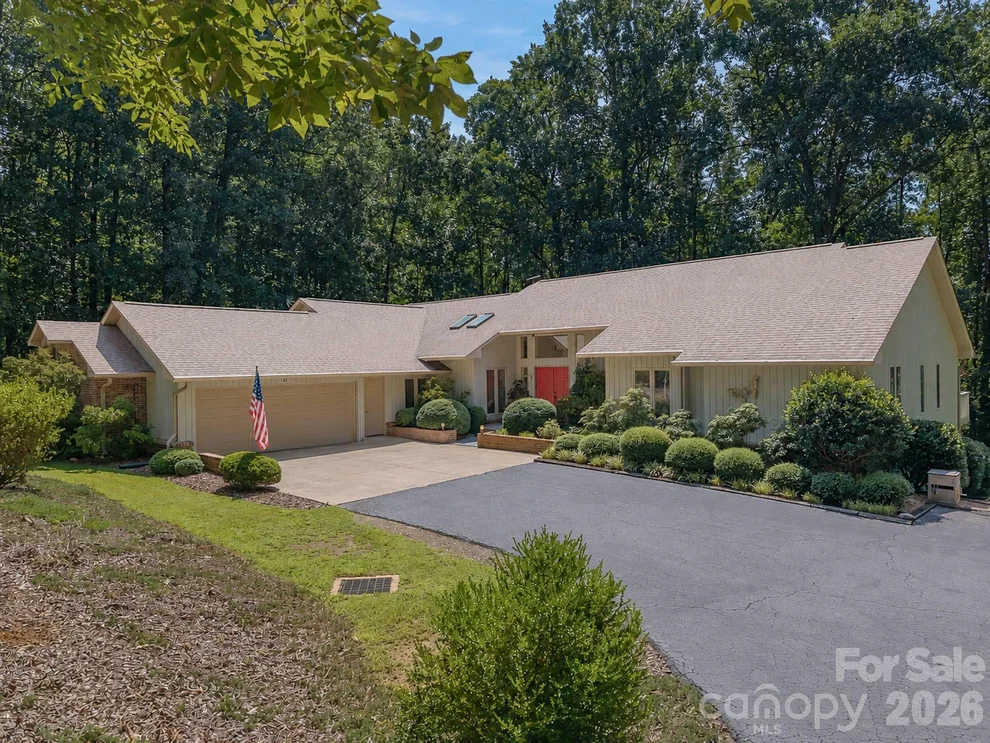 Unit for sale at 5 Jackson Grove S, Landrum, SC 29356