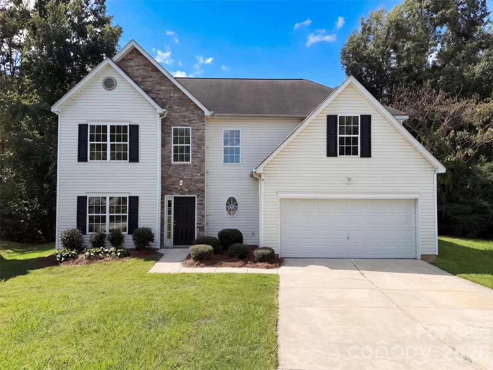 Unit for sale at 8902 Woodland Hills Road, Charlotte, NC 28269