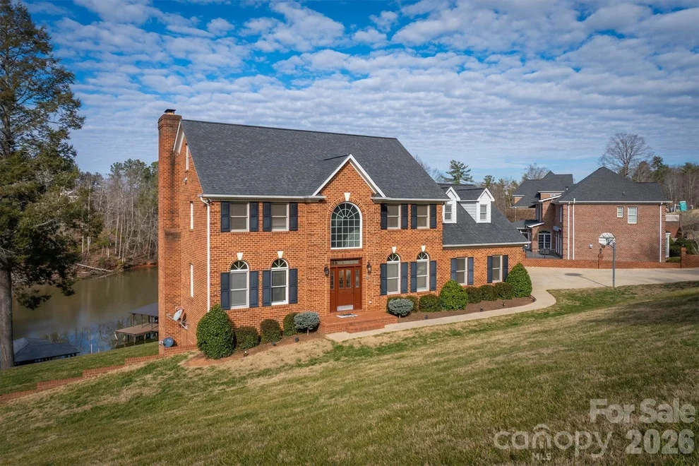 Unit for sale at 46 Mariners Point Lane, Hickory, NC 28601