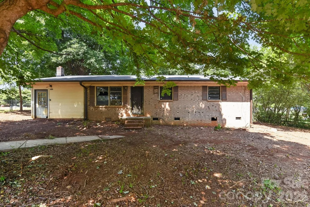 Unit for sale at 1393 Field Circle, Hickory, NC 28602
