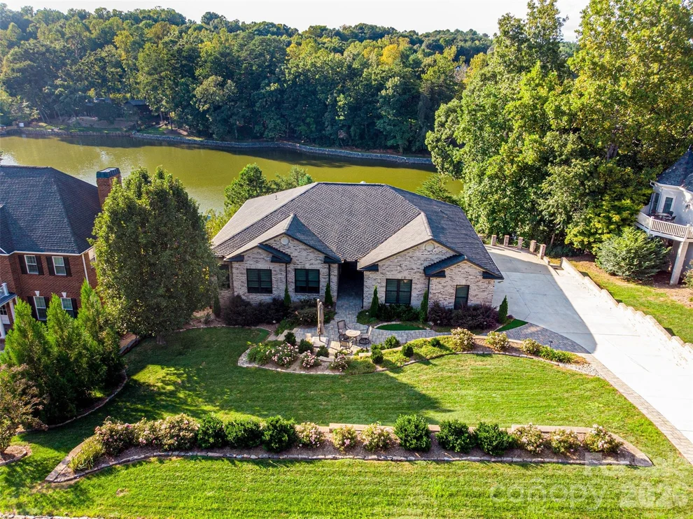Unit for sale at 631 46th Avenue Drive NE, Hickory, NC 28601