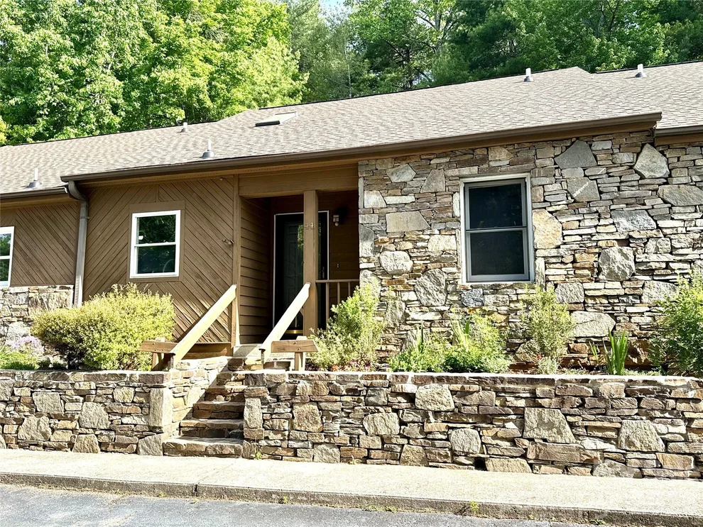 Unit for sale at 44 Sagebrush Circle, Etowah, NC 28729