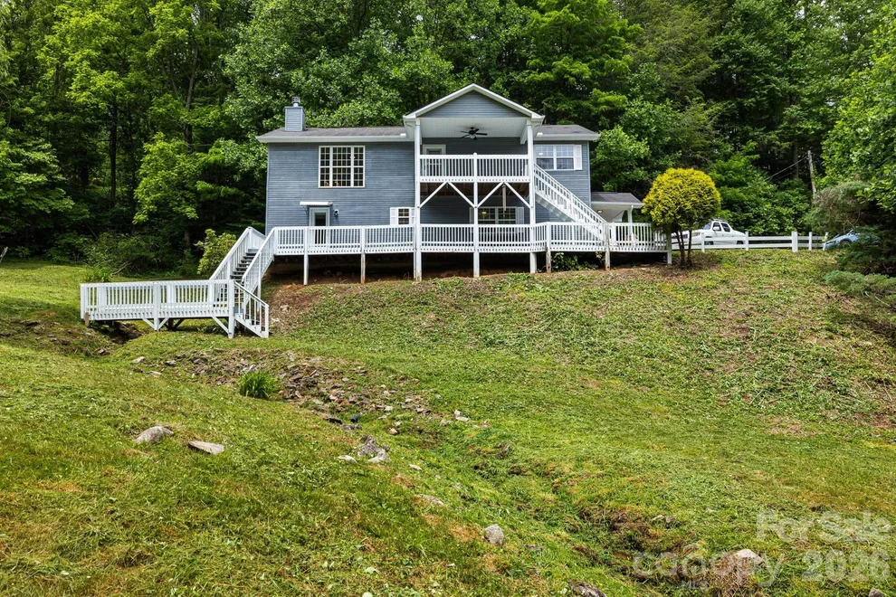 Unit for sale at 100 Woven Cloud Lane, Waynesville, NC 28785