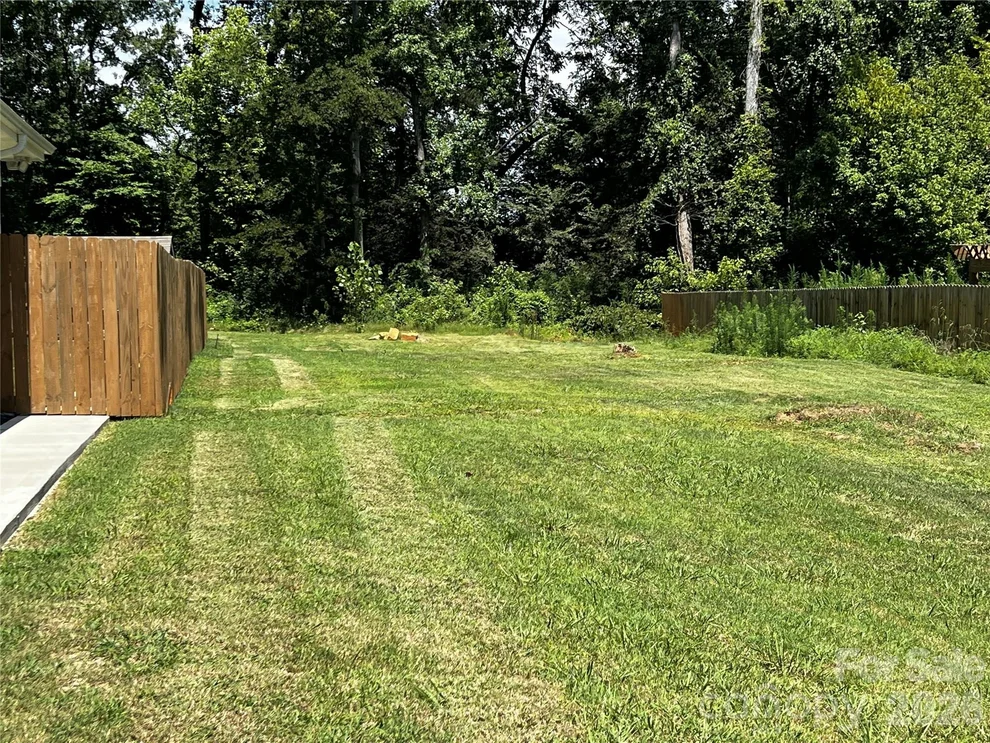 Unit for sale at 2004 B Avenue, Charlotte, NC 28216