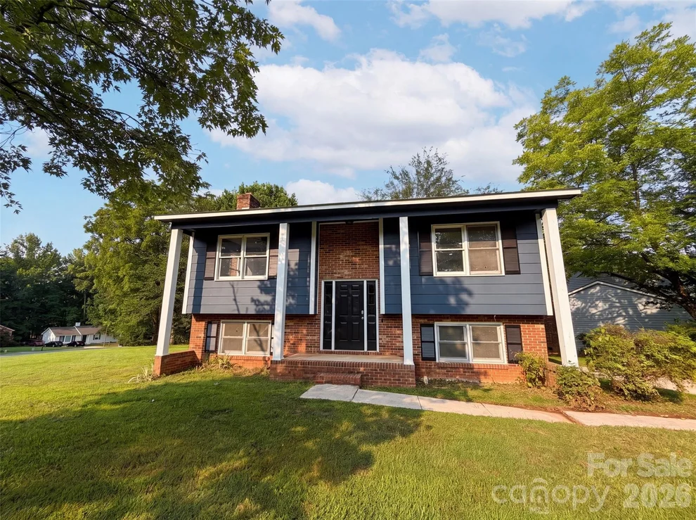 Unit for sale at 5601 Beaconsfield Road, Charlotte, NC 28214