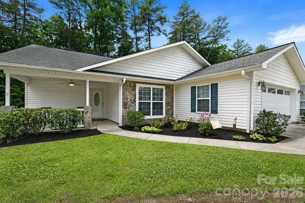 Unit for sale at 17 Coventry Circle E, Franklin, NC 28734