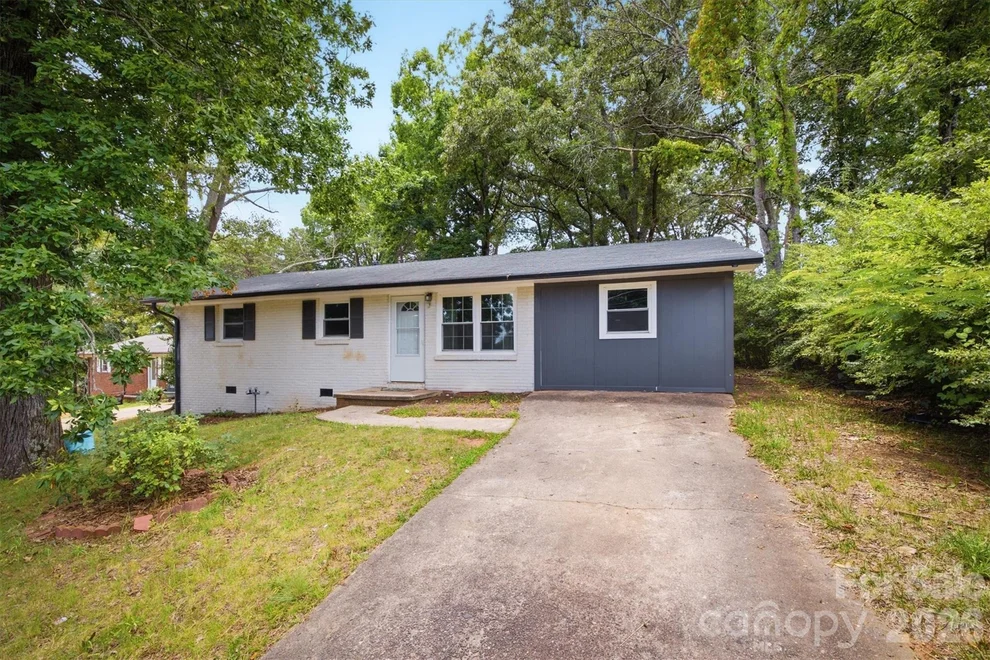 Unit for sale at 1450 3rd Street, Hickory, NC 28602