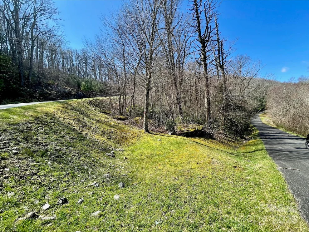 Unit for sale at 125 Stoneledge Lane, Blowing Rock, NC 28605
