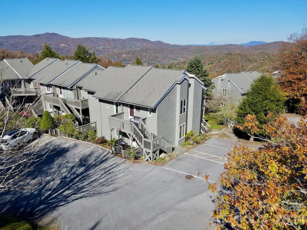 Unit for sale at 367 Skyleaf Drive, Sugar Mountain, NC 28604