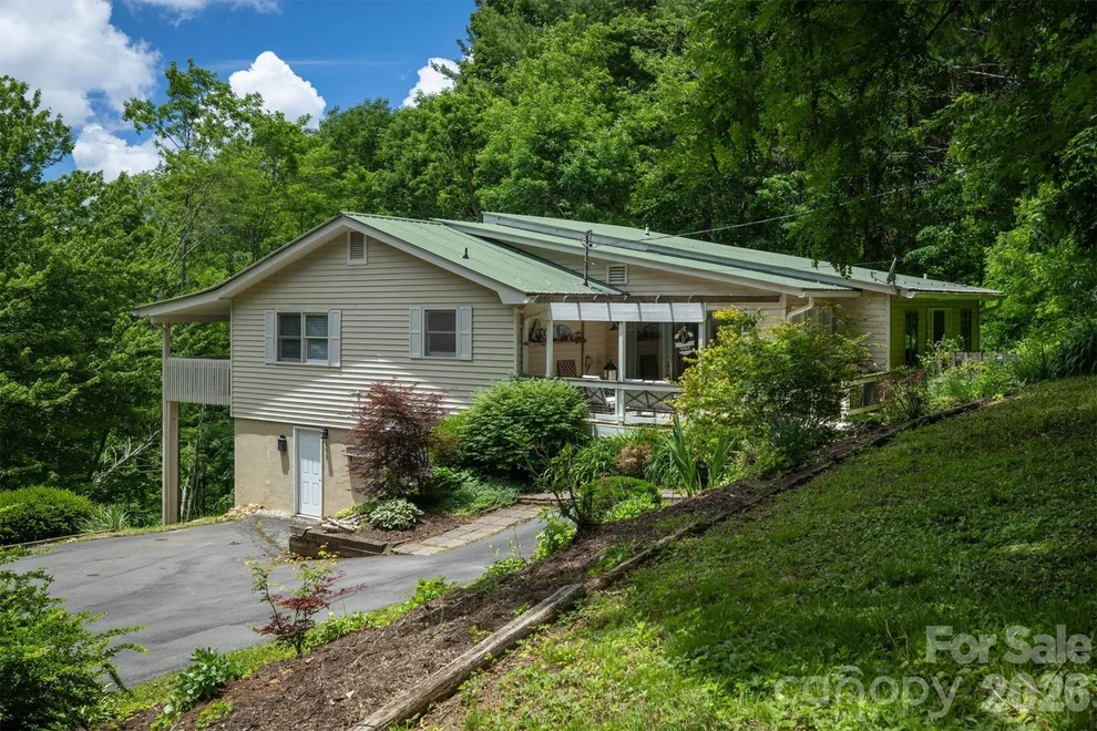 Unit for sale at 665 Will Robbins Lane, Newland, NC 28657