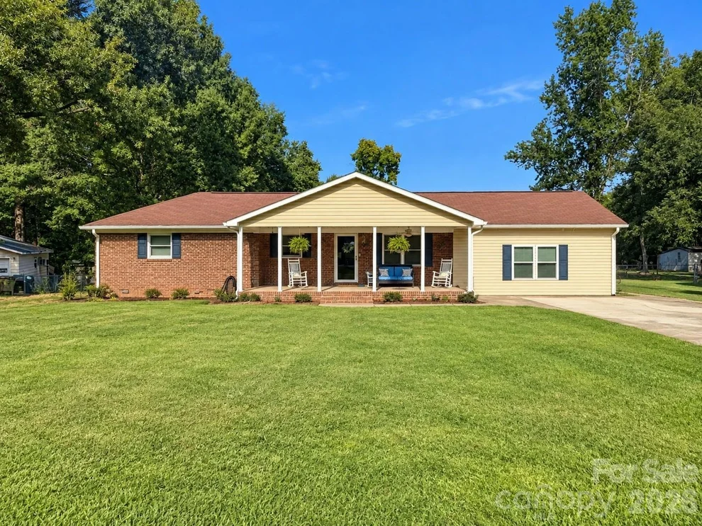 Unit for sale at 15229 Comanche Lane, Matthews, NC 28104