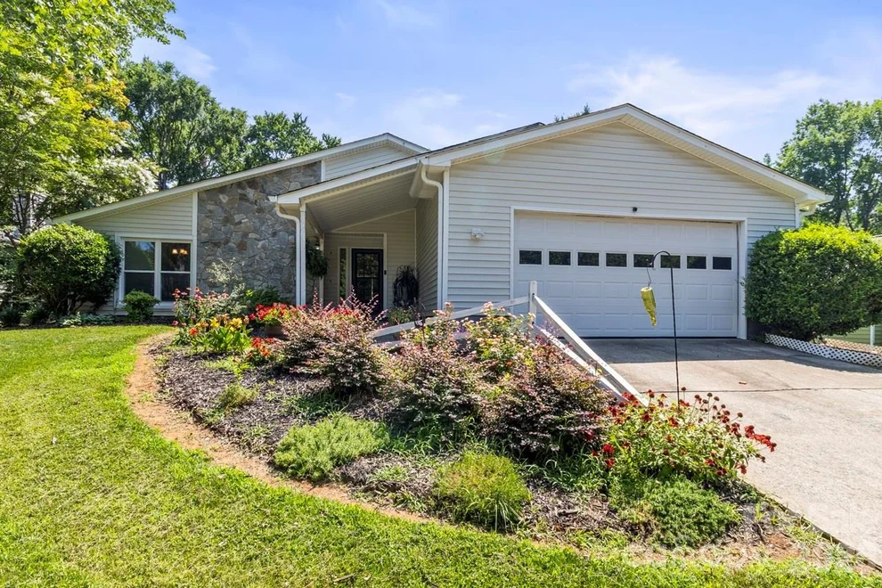 Unit for sale at 6325 Ellesmere Court, Charlotte, NC 28227