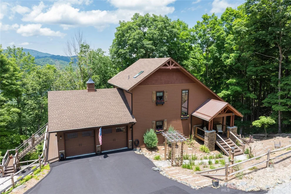 Unit for sale at 1009 Larkspur Trail, Banner Elk, NC 28604