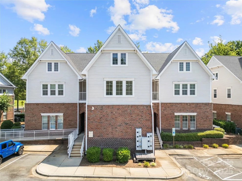 Unit for sale at 575 Davidson Gateway Drive, Davidson, NC 28036