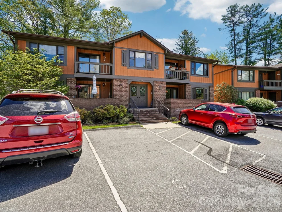 Unit for sale at 1737 Haywood Manor Road, Hendersonville, NC 28791
