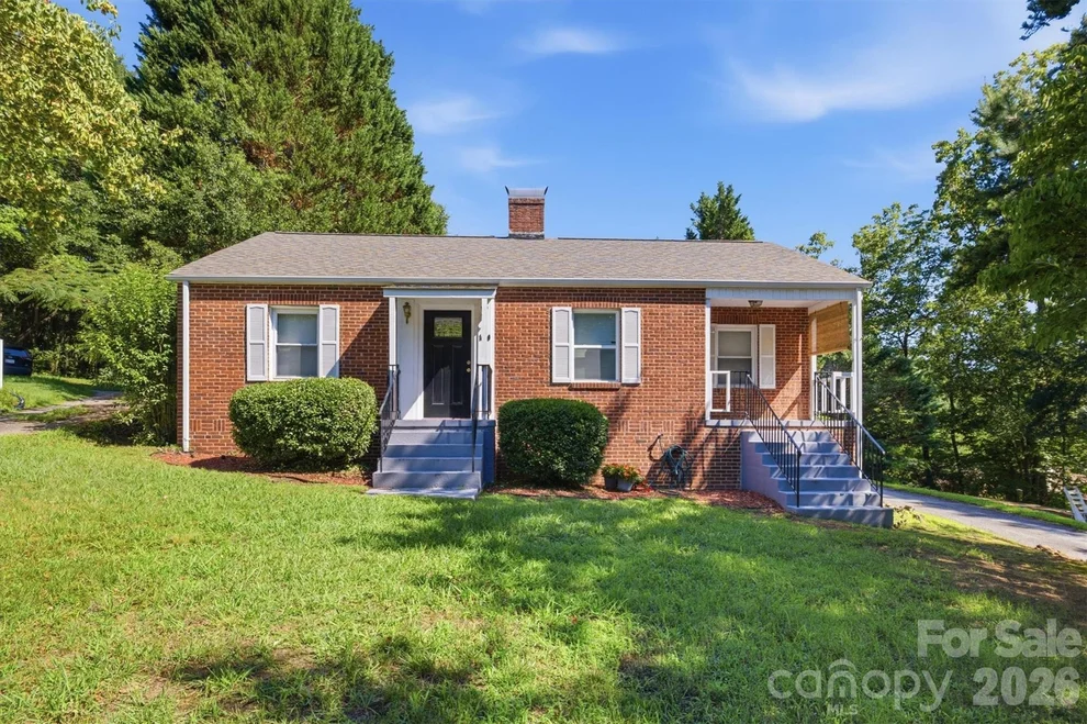 Unit for sale at 1060 14th Avenue NW, Hickory, NC 28601