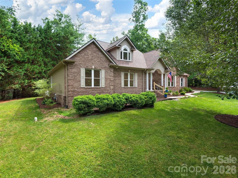 Unit for sale at 104 Arrowood Lane, Hendersonville, NC 28791