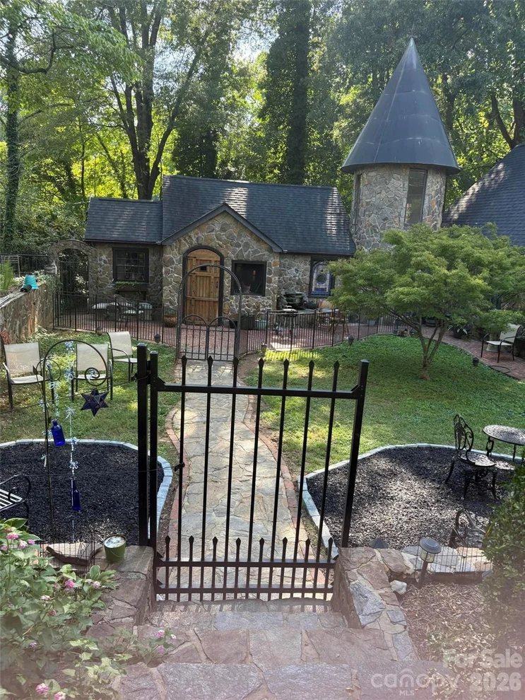 Unit for sale at 341 N Oak Street, Statesville, NC 28677