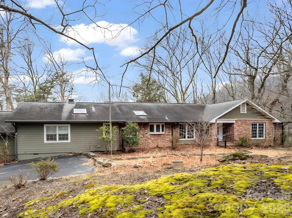 Unit for sale at 117 Hummingbird Lane, Columbus, NC 28722