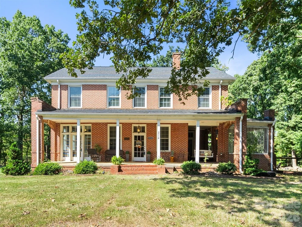 Unit for sale at 2510 Shelton Avenue, Statesville, NC 28677