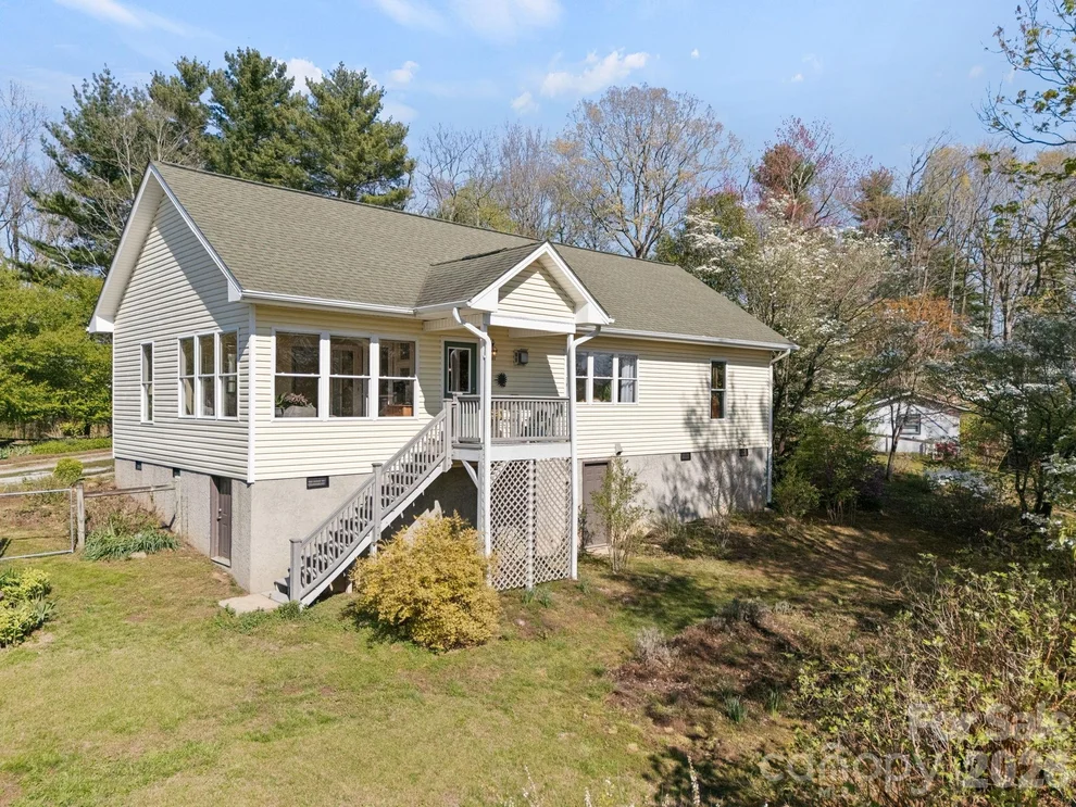 Unit for sale at 367 Crescent Street, Saluda, NC 28773