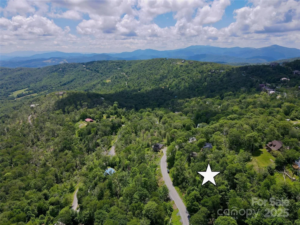 Unit for sale at 255/256 Grouse Moor Drive, Sugar Mountain, NC 28604