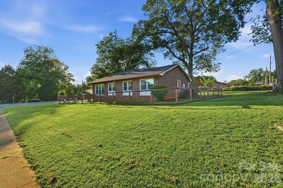Unit for sale at 300 N Watterson Street, Kings Mountain, NC 28086