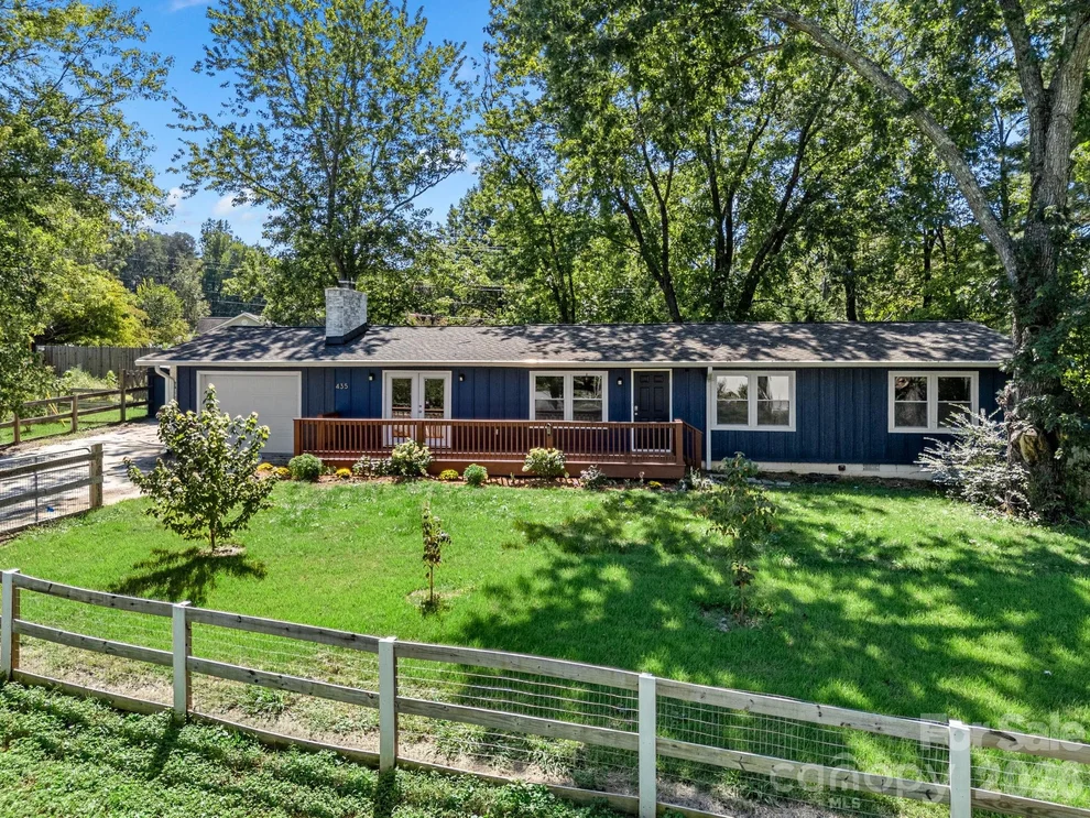 Unit for sale at 435 Thermal View Drive, Tryon, NC 28782
