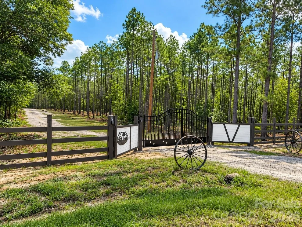 Unit for sale at 3203 Landfill Road, Mount Croghan, SC 29727