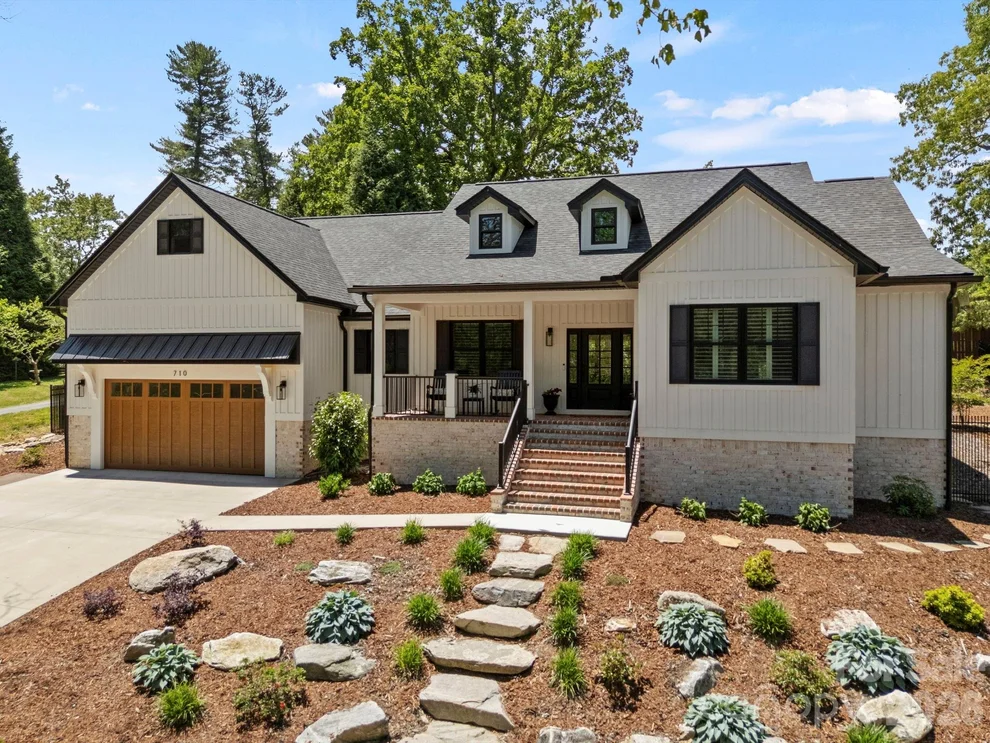 Unit for sale at 710 Knollwood Drive, Hendersonville, NC 28791