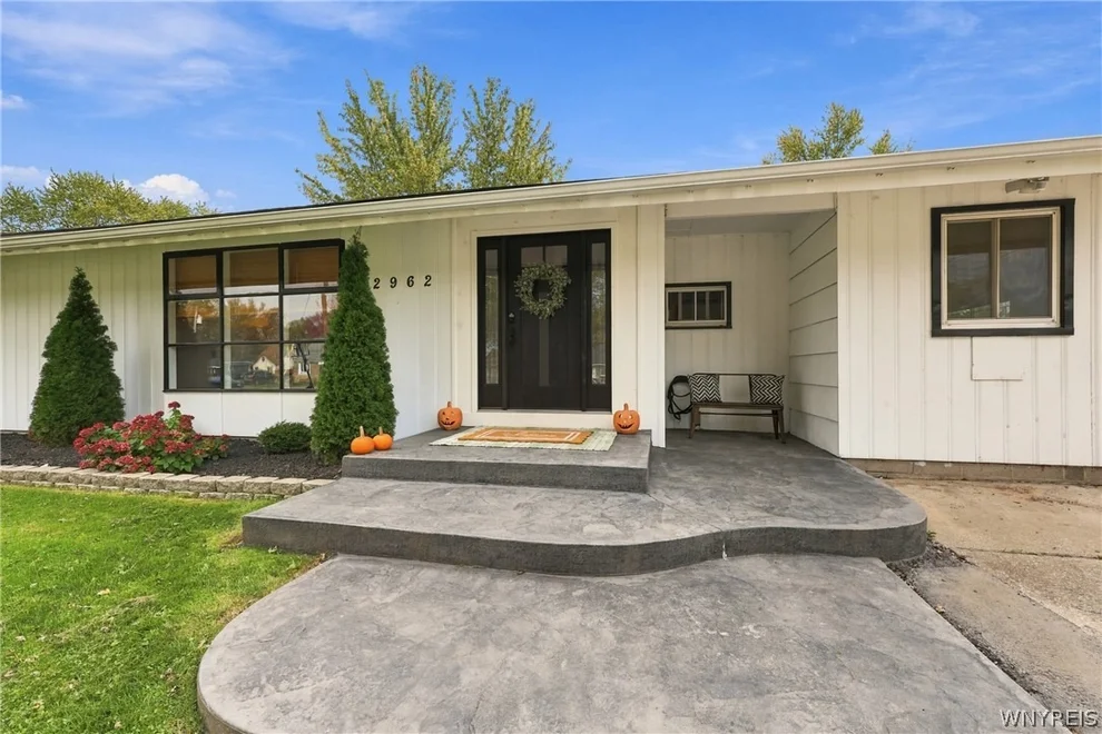 Unit for sale at 2962 Sunset Drive, Grand Island, NY 14072