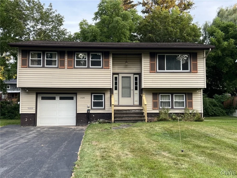 Unit for sale at 209 Hillbrook Road, Camillus, NY 13219