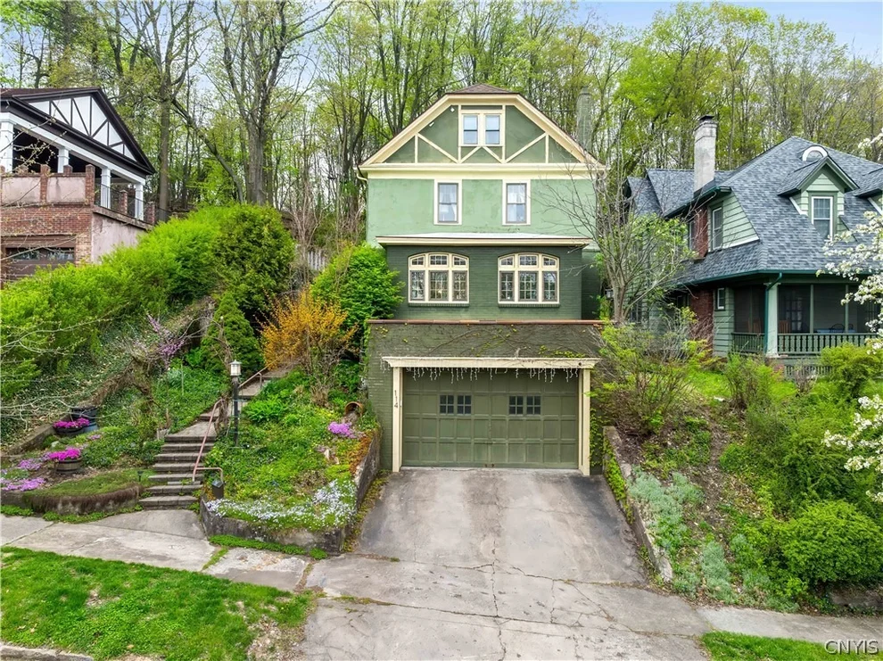 Unit for sale at 114 Scottholm, Syracuse, NY 13224