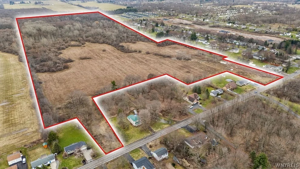 Unit for sale at 1000 Ernest Road, Lockport Town, NY 14094