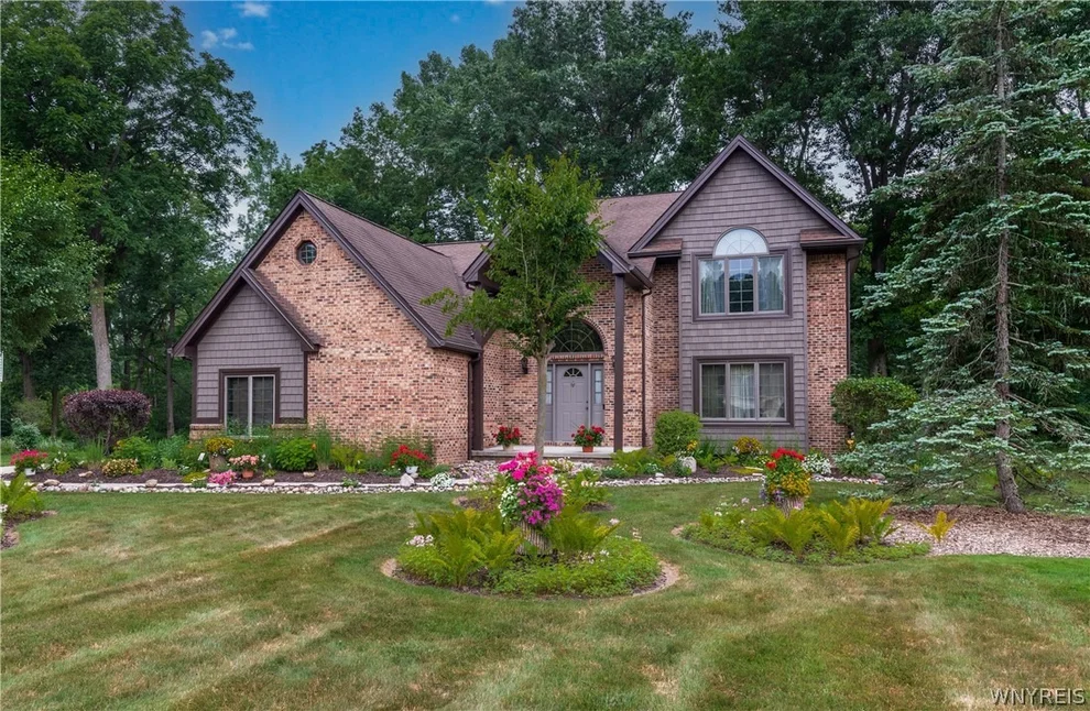 Unit for sale at 299 Deerwood Lane, Grand Island, NY 14072