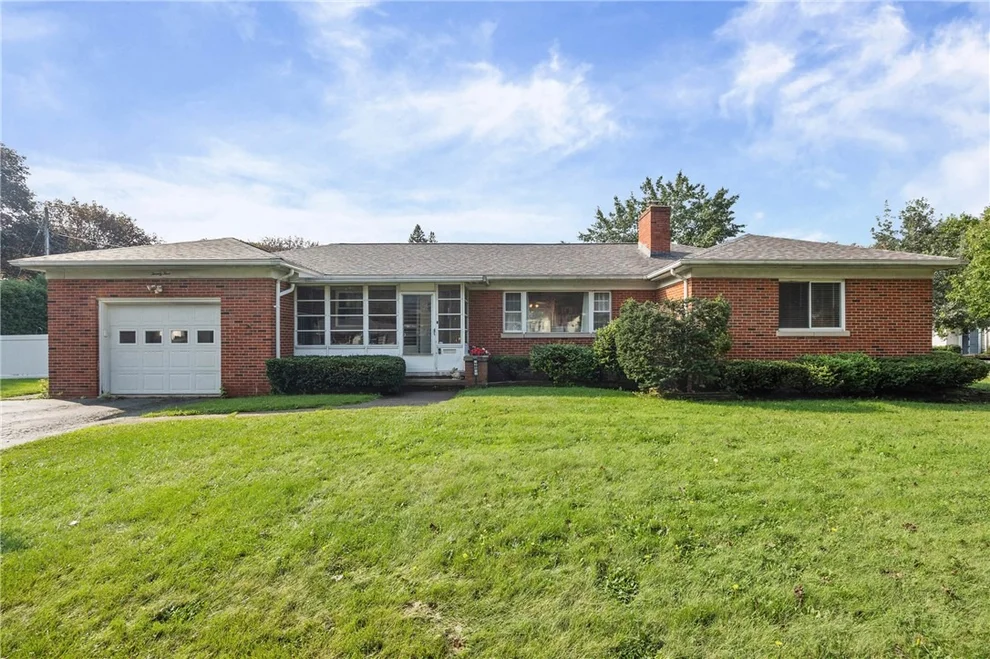 Unit for sale at 5 Woodale Drive, Greece, NY 14616