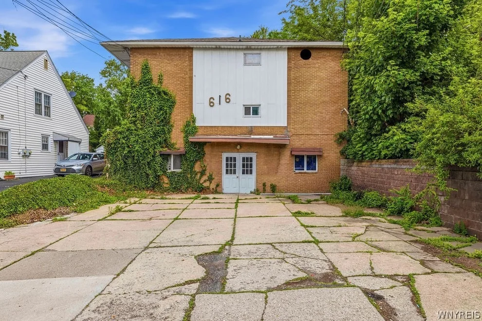 Unit for sale at 616 Chestnut Avenue, Niagara Falls, NY 14305