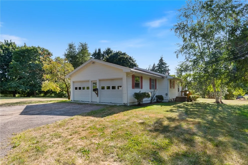 Unit for sale at 5162 Ridge Road, Williamson, NY 14589