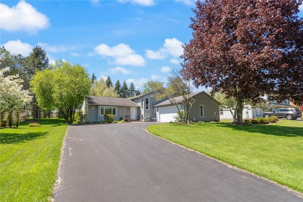 Unit for sale at 9 Falling Brook Road, Perinton, NY 14450
