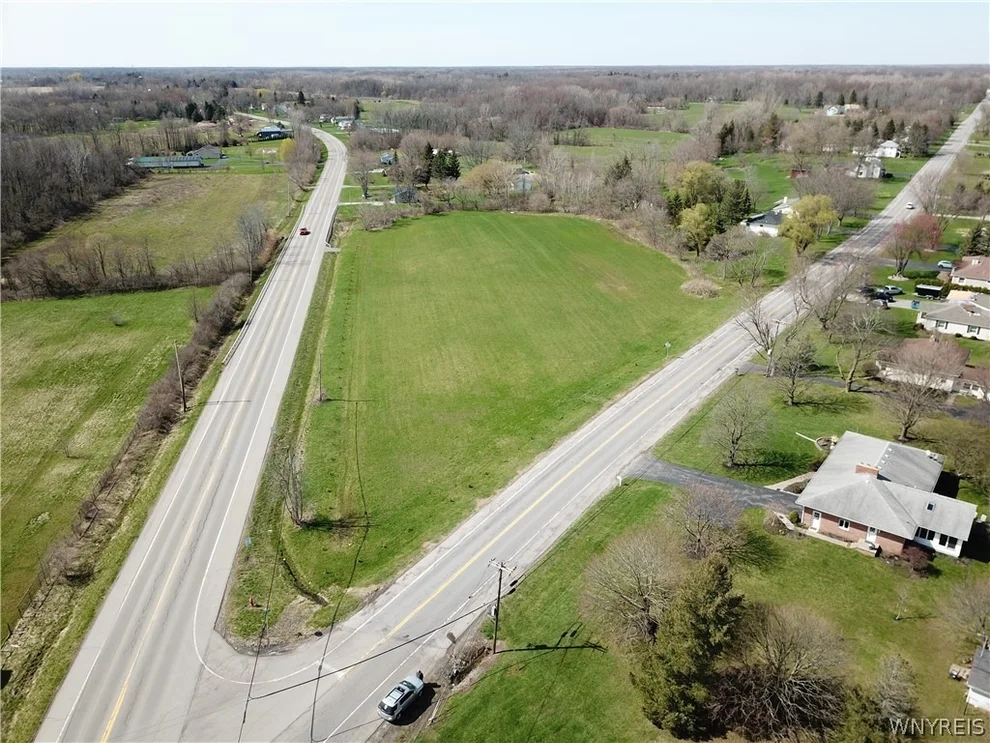 Unit for sale at 5589 Stone Road, Lockport Town, NY 14094