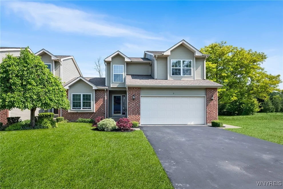 Unit for sale at 6 Hedge Lane, Lancaster, NY 14086