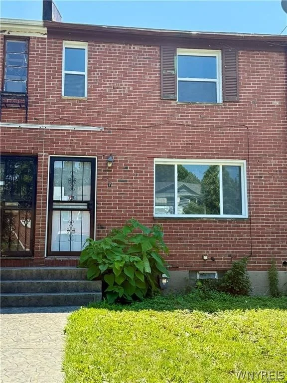 Unit for sale at 7 Bennett Village, Buffalo, NY 14214