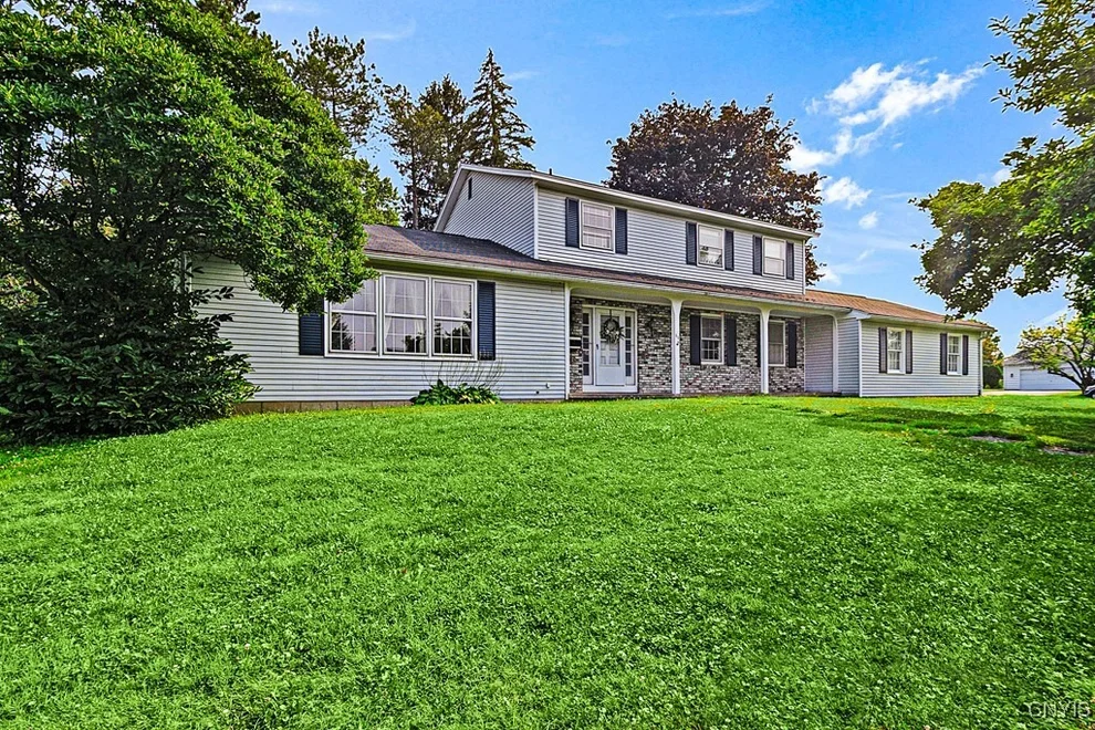Unit for sale at 69 Woodberry Road, New Hartford, NY 13413
