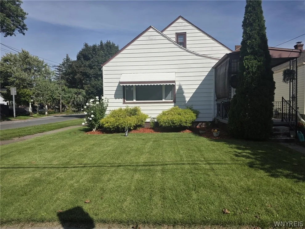 Unit for sale at 563 31st Street, Niagara Falls, NY 14301