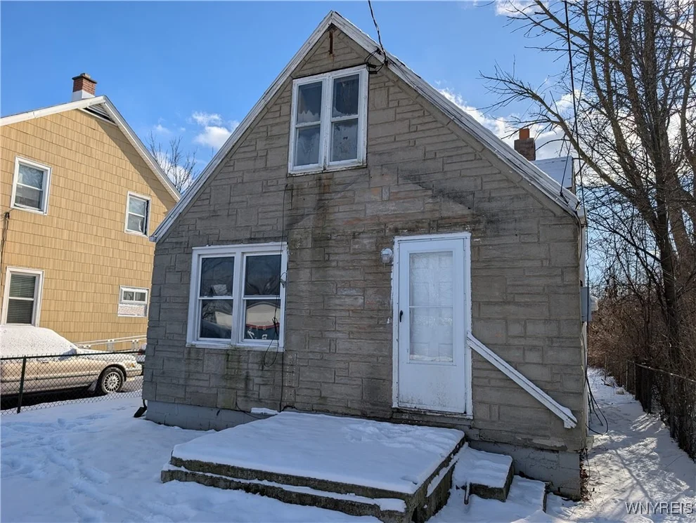 Unit for sale at 5633 Charles Avenue, Niagara Falls, NY 14304