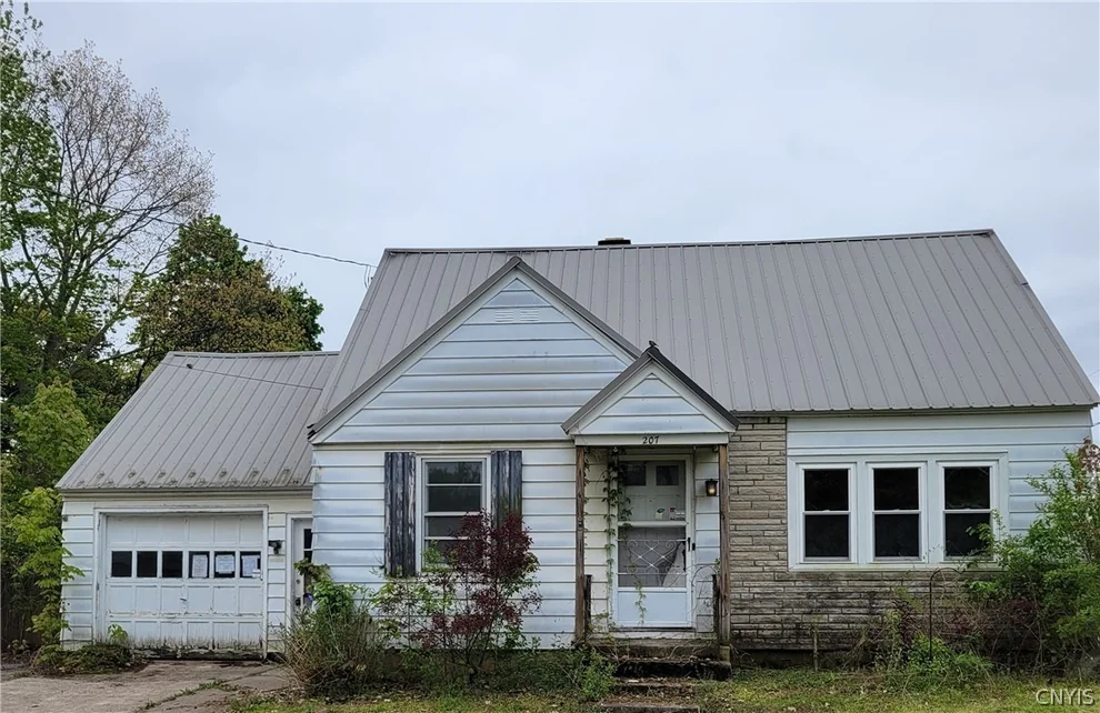 Unit for sale at 207 Brooklea Drive, Syracuse, NY 13207