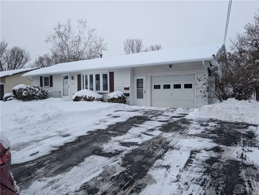 Unit for sale at 4873 Thornwood Drive, Salina, NY 13088